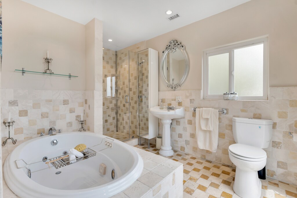 Building Photo - 19419 Oxnard St