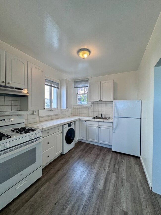 Building Photo - 1054 Filbert St