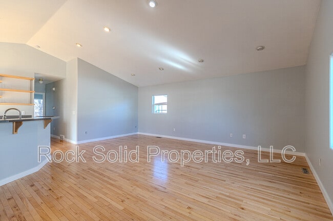 Building Photo - 312 S Ave B-6