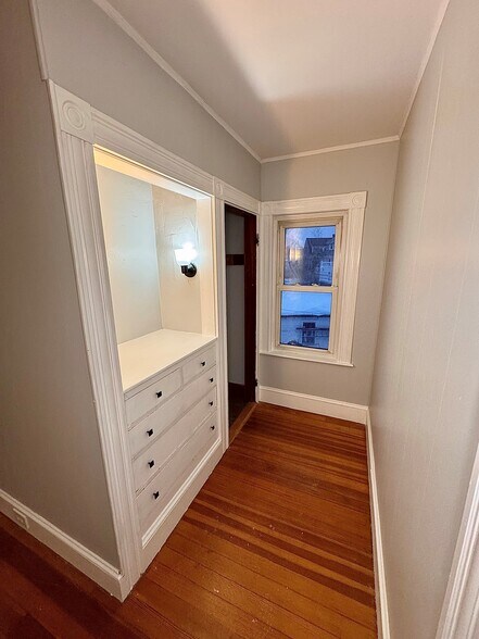 Building Photo - 24 Chapman St