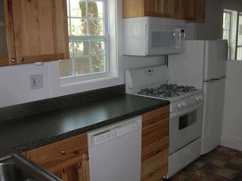 Building Photo - 1150 Standard Dr NE