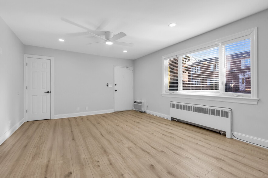 Building Photo - 283 Spring St