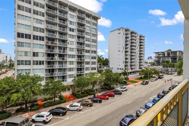 Building Photo - 1340 Lincoln Rd