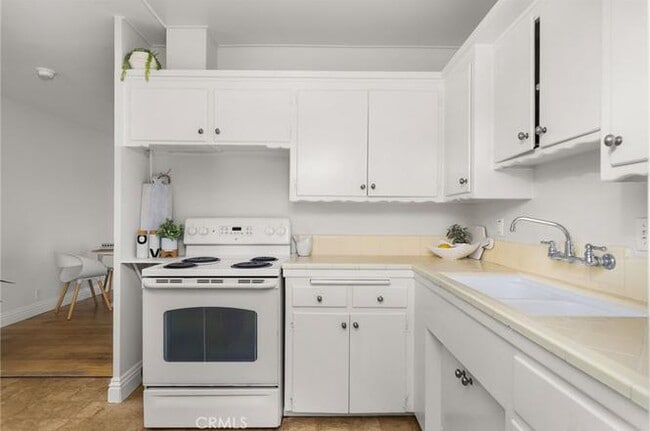 Building Photo - 6903 Henrilee St