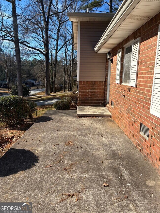 Building Photo - 3992 Maplewood Dr