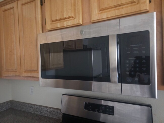 Building Photo - 2 Bedroom Townhome for Rent