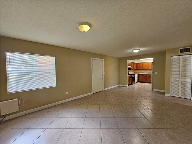 Building Photo - 1365 Drew St