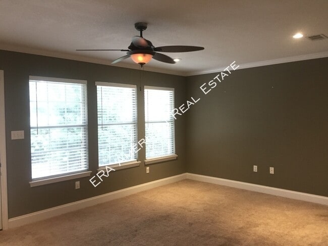 Building Photo - 53 Hillcrest Dr