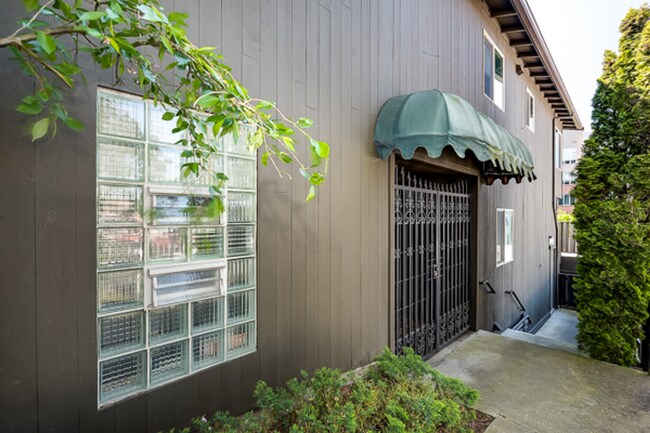 Building Photo - Skylark Apartments