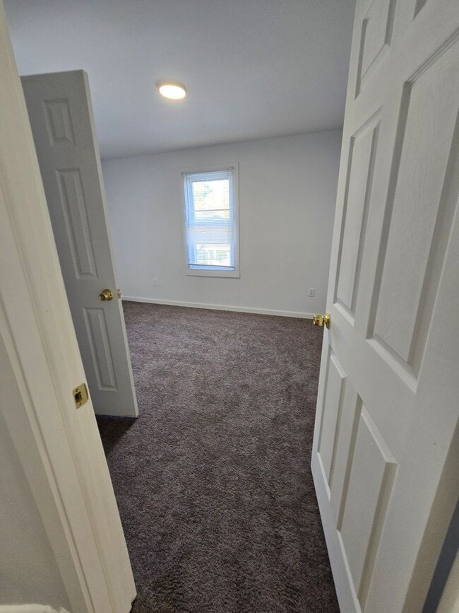 Building Photo - Two Bedroom Duplex located on the Westside near West 25th and MLK Street !