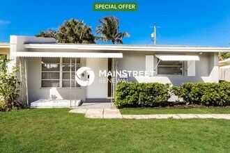 Building Photo - 2 Bedroom Pet-Friendly Home in North Palm ...