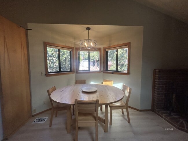 Building Photo - Solar 3 Bd/ 2 Ba. Single-Family Home Rental
