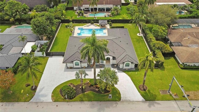 Primary Photo - 10240 SW 124th St