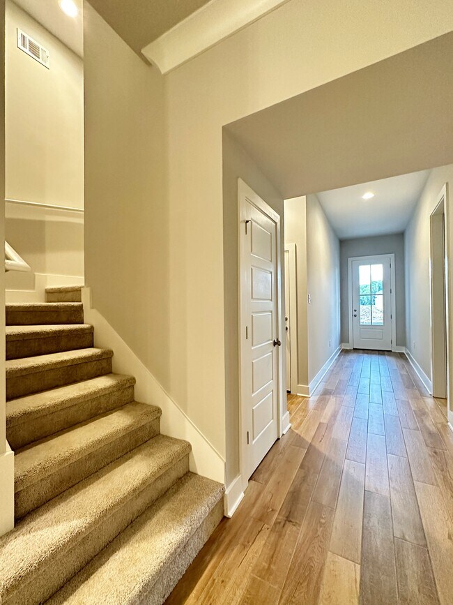 Building Photo - 7210 Rolling Fork Rd