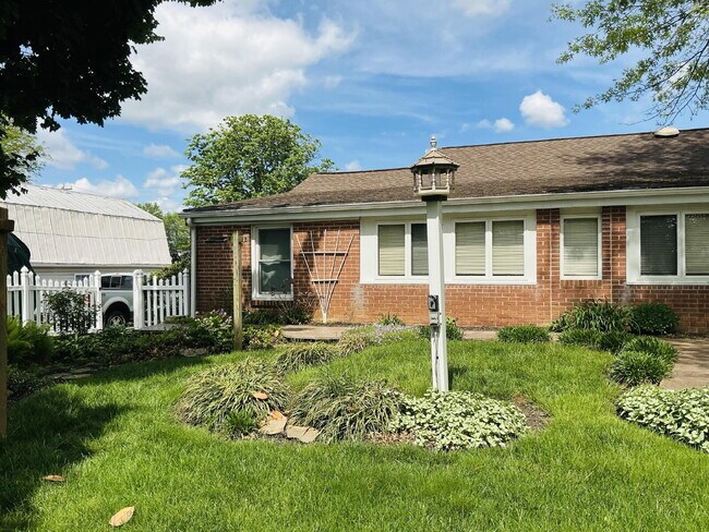 Building Photo - "Charming 3-Bedroom Home with 2 Full Baths...