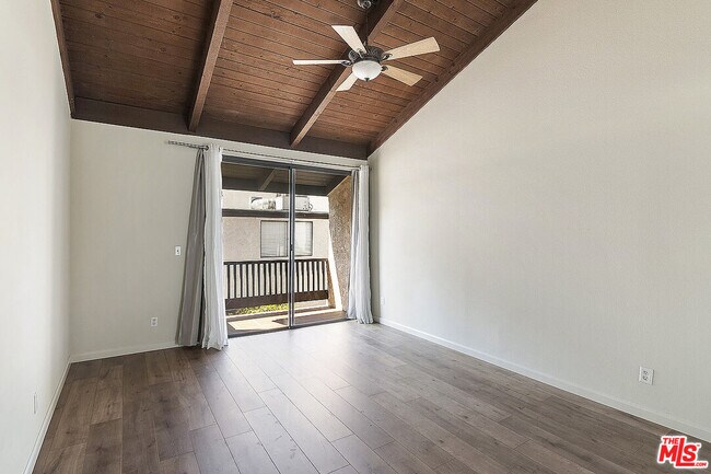 Building Photo - 2216 S Bentley Ave