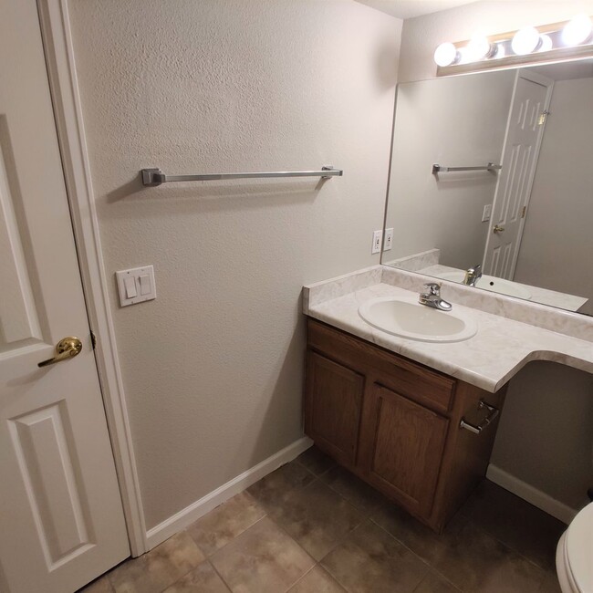 Building Photo - Beautiful 4 bedroom AND office patio home in established neighborhood in Monument!