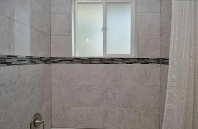 Building Photo - 4 Bedroom/ 2 Bathroom house in Midvale