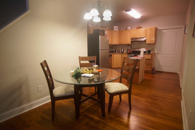 Building Photo - 609 N 34th St