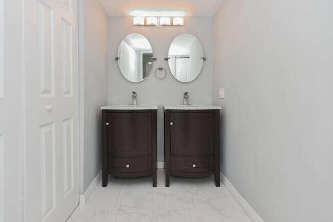 Building Photo - 1605 S US Hwy 1