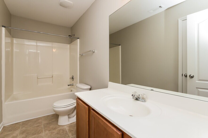 Building Photo - 7063 Grand Hickory Dr
