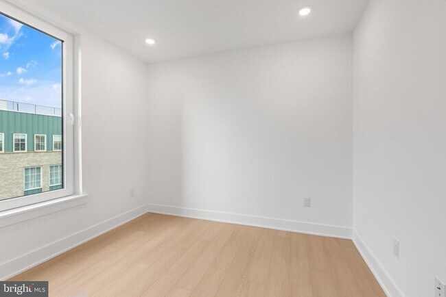 Building Photo - 2000 Dreer St