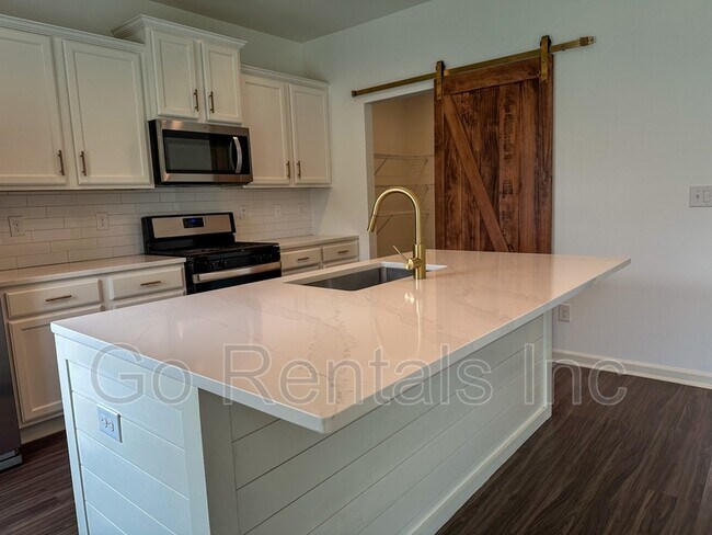 Building Photo - 236 Park View Cir