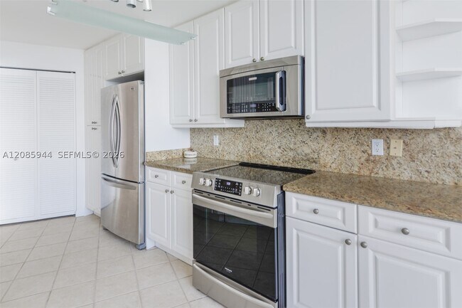Building Photo - 848 Brickell Key Dr