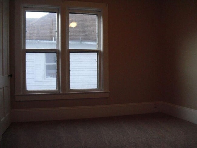 Building Photo - 749 E State St