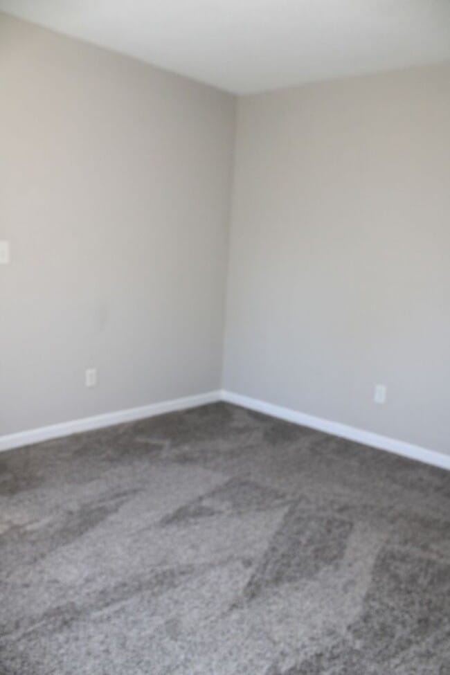 Building Photo - Awesomely Located 3 bedroom 2 bath Available!