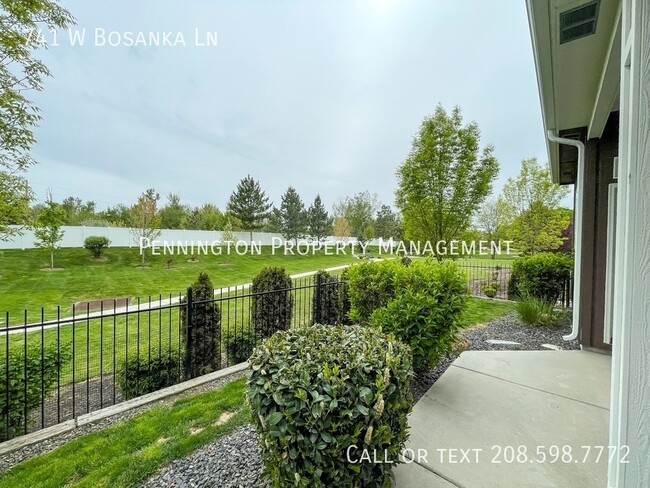 Building Photo - 741 W Bosanka Ln