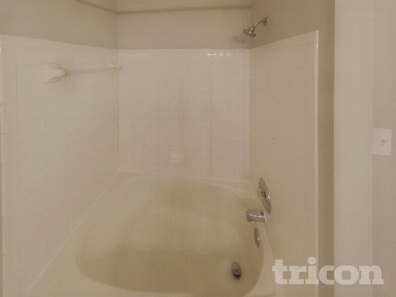 Building Photo - 9845 Bayline Cir