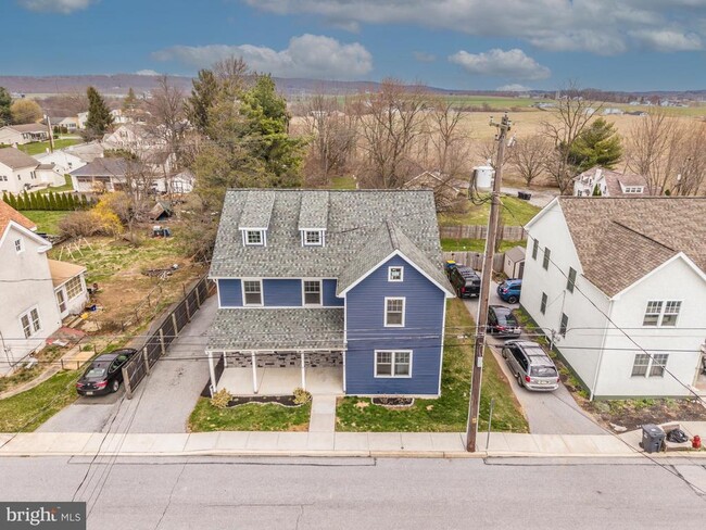 Building Photo - 411 James St