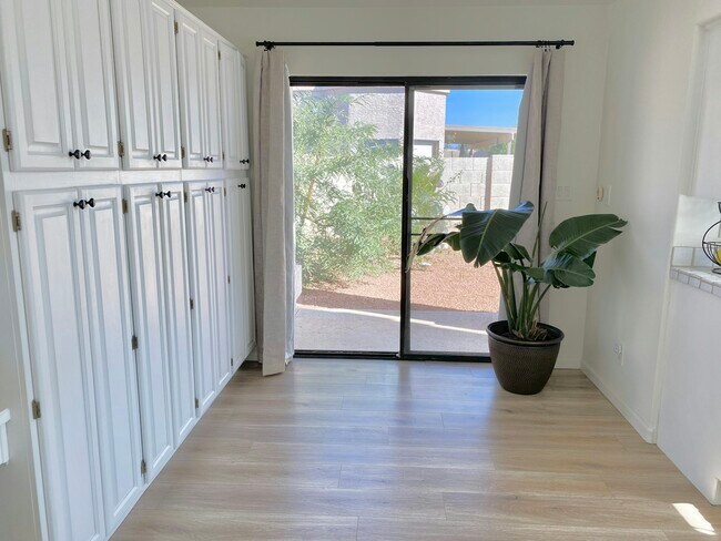 Building Photo - 6713 E Kelton Ln