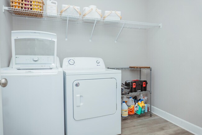 Building Photo - 105 Sago Palm Wy