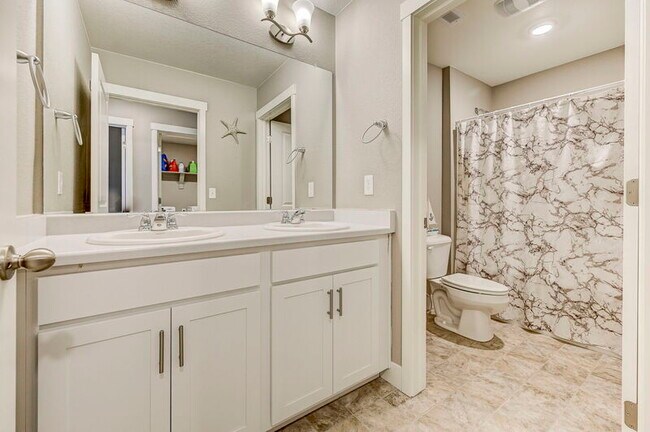 Building Photo - 10525 Castor Dr