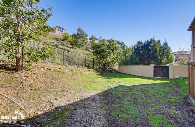 Building Photo - Beautifully Appointed 5Bdm 4Ba Home Located in San Marcos!