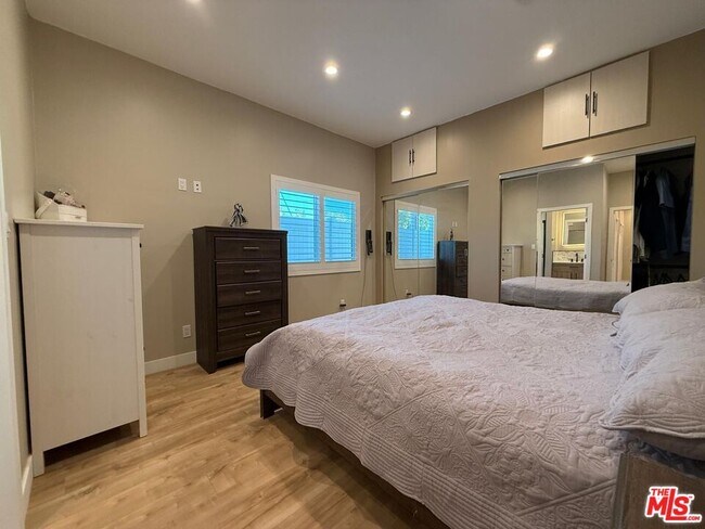 Building Photo - 10905 Olinda St