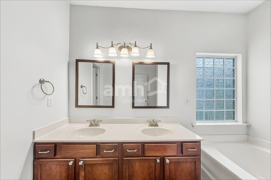 Building Photo - 1 Woodvine Way