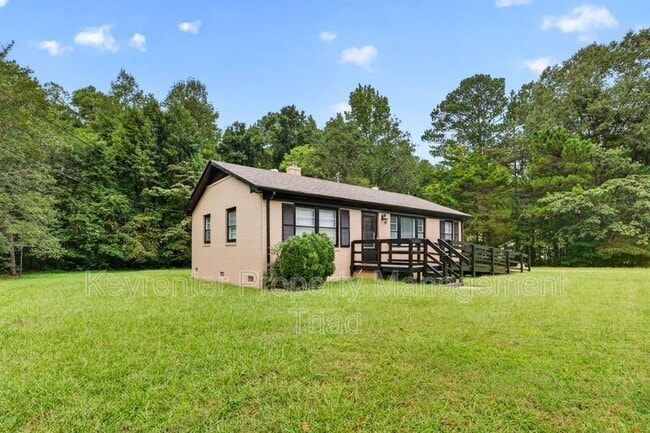 Building Photo - 300 Martingale Dr