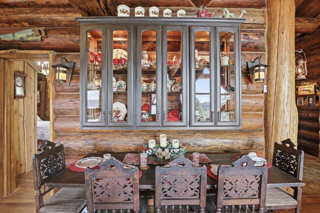 Building Photo - 2BR, 2BTH Executive Log Cabin Living Overlooking Carlin Bay on Lake Coeur d'Alene