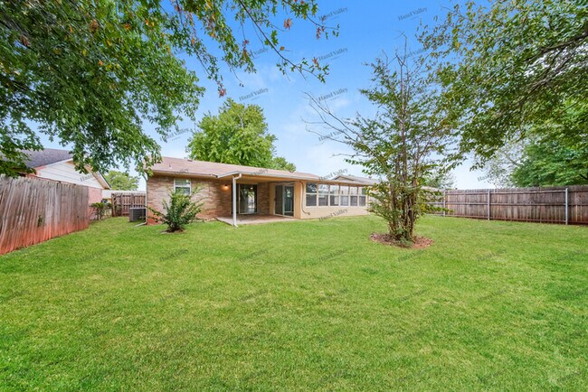 Building Photo - 430 W Juniper Dr