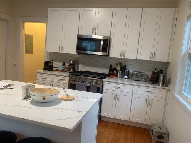 Building Photo - 356 Harvard St