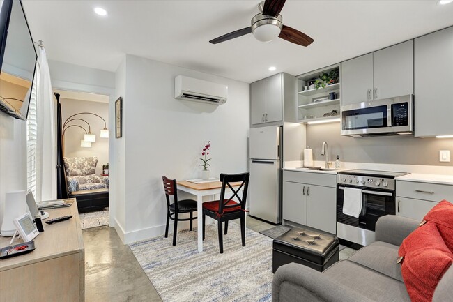 Ceiling Fans in Each Room - 716 Barnard St