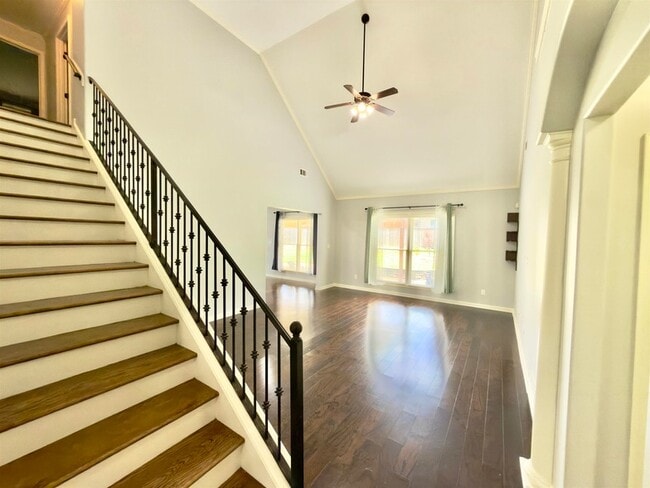 Building Photo - 570 Winding Valley Cove