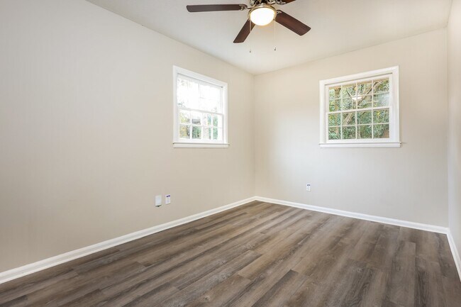 Building Photo - 4784 Gardiner Dr