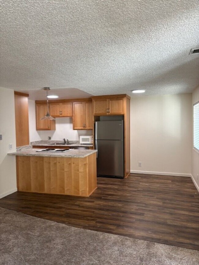 Building Photo - 1412 N Cherry St