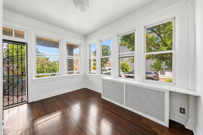 Building Photo - 1307 10th St