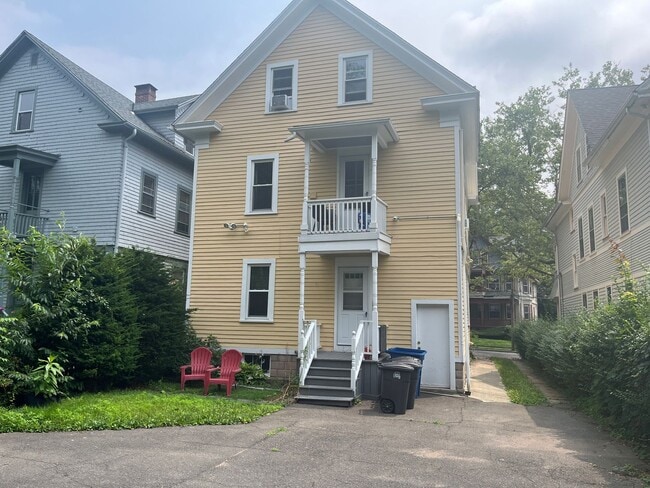 Building Photo - [In-Unit Laundry; Garden] Townhouse-Style Living, with Historical Details & Parking!