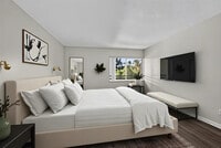 Building Photo - 711 N Pine Island Rd